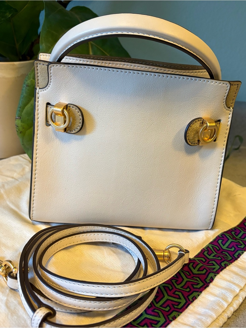Tory Burch Lee Radziwill Double Petite, Cream with Gold Hardware - Picture 9 of 10